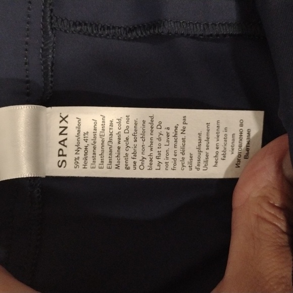 Spanx Sunshine Shorts 6" inseam - Picture 4 of 5